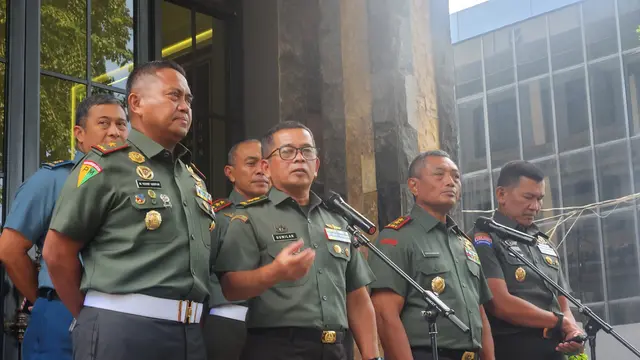 Pangdam XVII/ Cenderawasih Mayjen TNI Izak Pangemanan jumpa pers menyampaikan permintaan maaf kasus penganiayaan warga Papua oleh oknum prajurit TNI di Jakarta, Senin (25/3/2024).