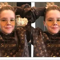 Cruz Beckham tampil terkini dengan koleksi kolaborasi Supreme X Louis Vuitton