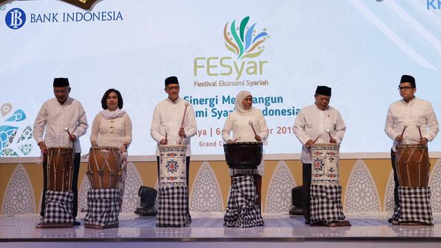 Pembukaan Festival Ekonomi Syariah (FESyar) Indonesia di Surabaya. (Foto: BI)