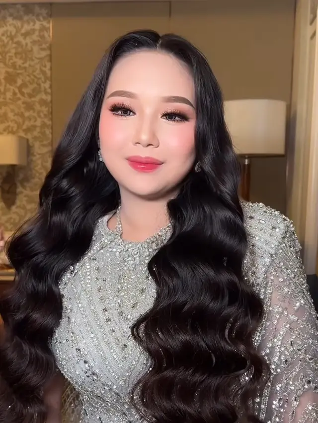 Sisca Kohl bak Rapunzel Curi Perhatian di Pernikahan Adik Iparnya Jessica Jane.
