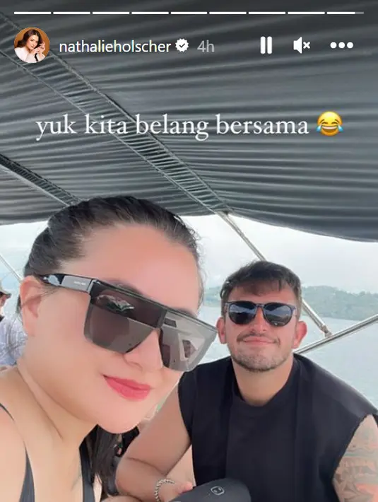 Keseruan liburan Nathalie dan kekasih pun terus berlanjut. Lewat Instagram Stories keduanya terlihat siap untuk melakukan kegiatan seru lainnya. [Foto: Instagram/nathalieholscher]