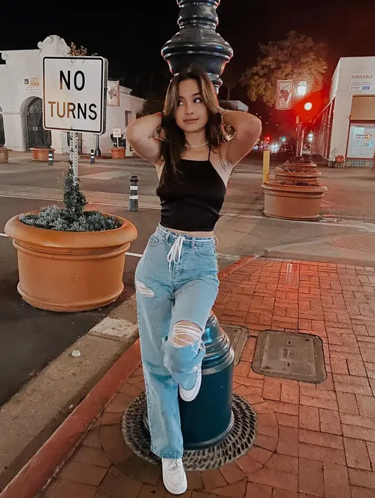 <p>Caitlin Halderman</p>