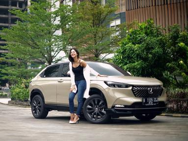 Aurelie Moeremans sukses mencuri perhatian publik dengan gaya rambut baru. Ia baru potong rambut pendek cantiknya bikin jatuh hati. (Instagram/aurelie)