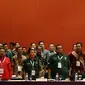 Sejumlah perwakilan partai menyanyikan lagu Indonesia Raya saat Rekapitulasi Nasional Hasil Verifikasi dan Penetapan Parpol Peserta Pemilu 2019, Jakarta (17/2). Sebanyak 14 partai politik lolos sebagai peserta Pemilihan Umum 2019.(Liputan6.com/JohanTallo)