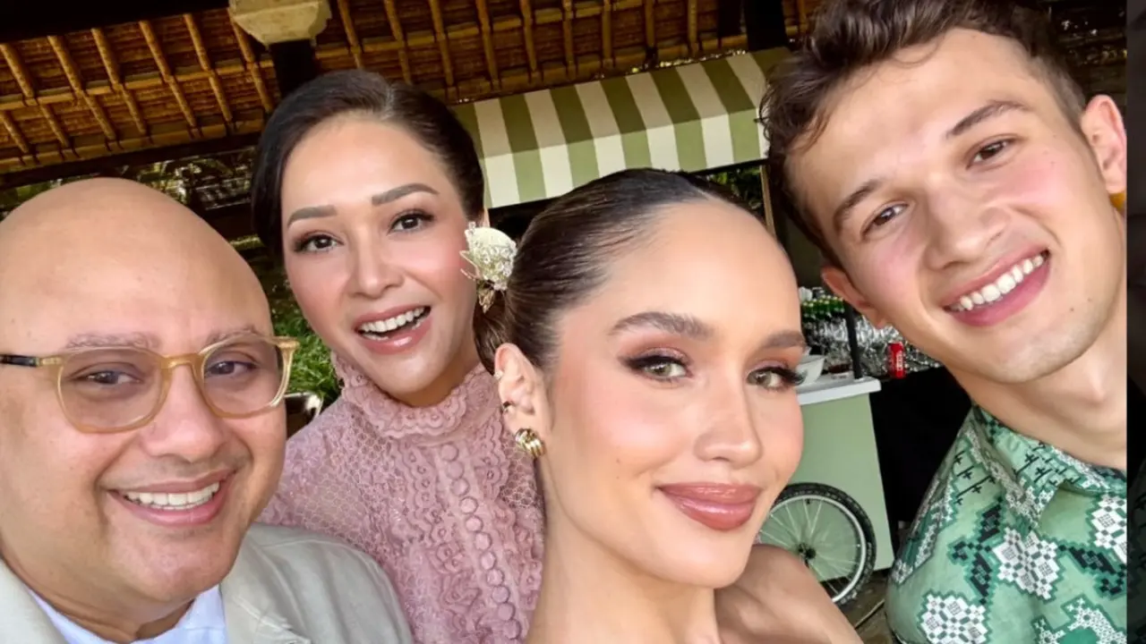 Selebriti Bersama Pasangan saat Hadir di Pernikahan Luna Maya dan Maxime Bouttier