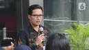 Juru Bicara KPK Febri Diansyah memberikan keterangan kepada wartawan di Gedung KPK, Jakarta, Senin (26/12/2019). Febri melepas jabatan Juru Bicara KPK dan memilih sebagai Kabiro Humas KPK. (merdeka.com/Dwi Narwoko)