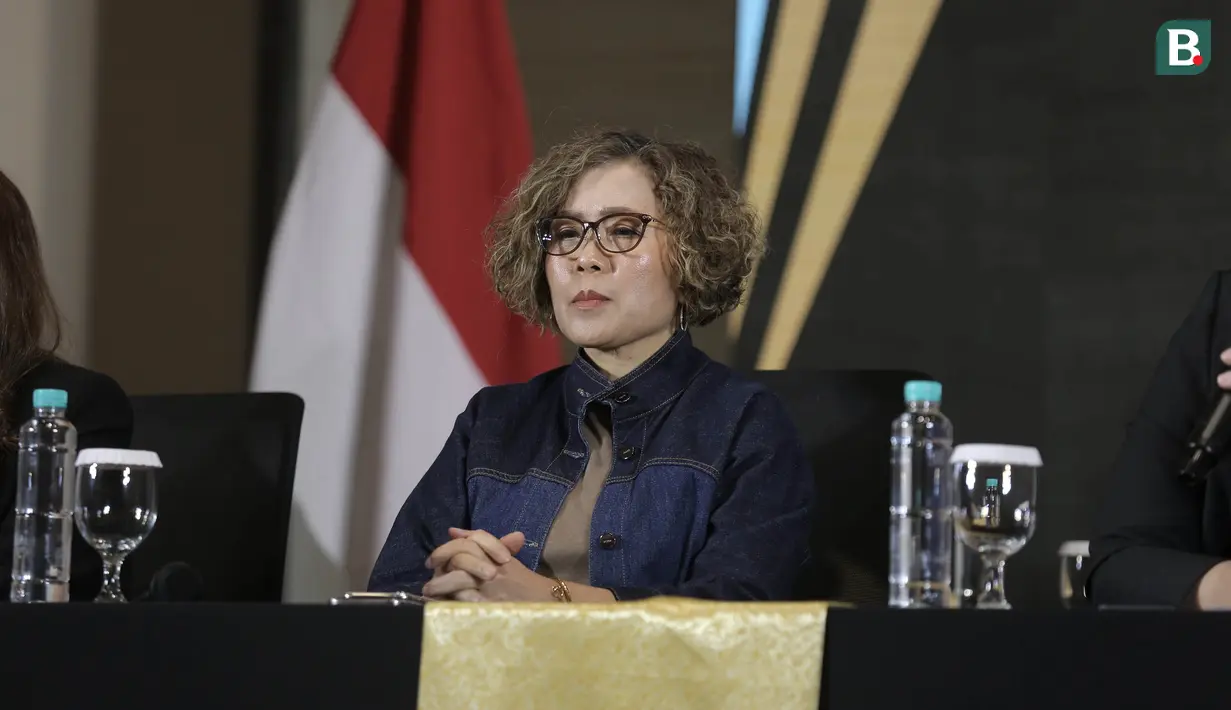 Direktur Programing SCM, Harsiwi Achmad dalam konferensi pers Piala Presiden 2025 di Menara Danareksa, Jakarta, Jumat (13/06/2025). (Bola.com/Bagaskara Lazuardi)