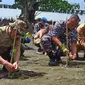 Lanal Mamuju menanam 5000 bibit mangrove di Hari Mangrove Sedunia (Foto: Liputan6.com/Abdul Rajab Umar)