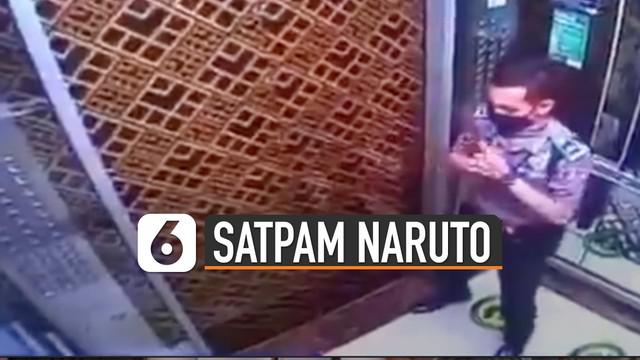Setelah masuk dalam lift dan menekan tombol lantai yang dituju, pria itu langsung bergaya mengeluarkan jurus ala Naruto.