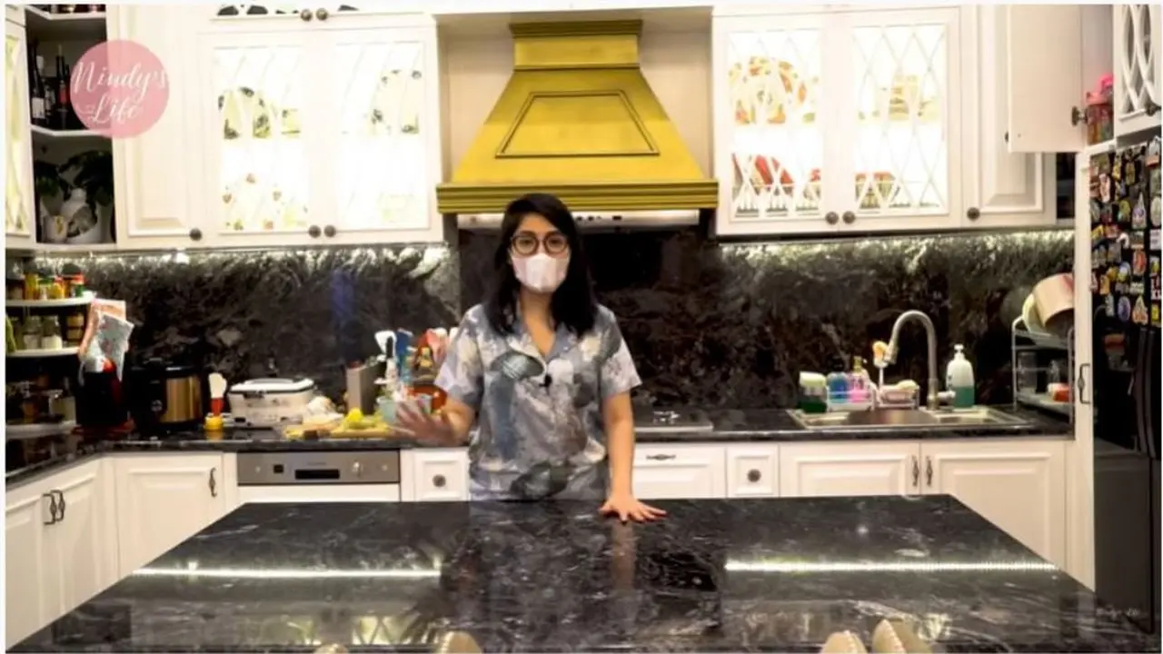Menengok Dapur Nindy Ayunda yang Mewah dan Bergaya Klasik