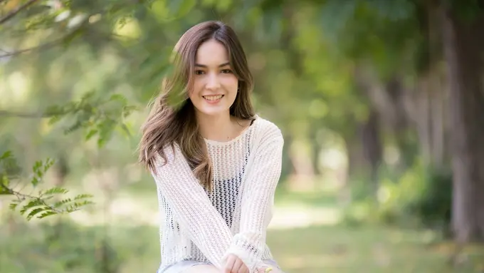 cantik dewasa bahagia kalem