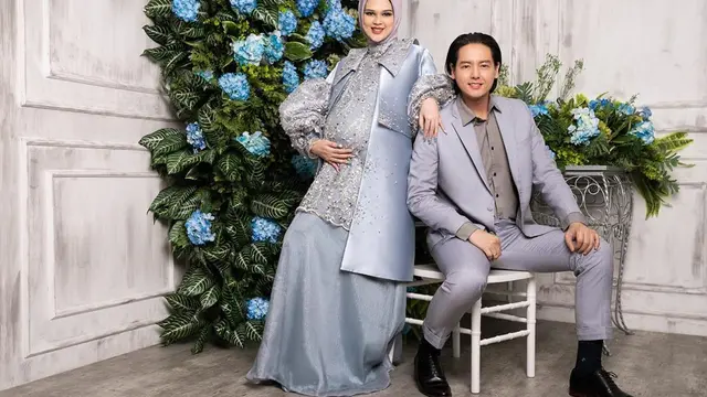 6 Gaya Maternity Shoot Roger Danuarta dan Cut Meyriska, Busananya Penuh Brokat