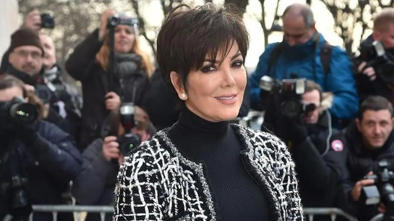 Berbalut Bikini, Kris Jenner Pamer Tubuh Seksinya