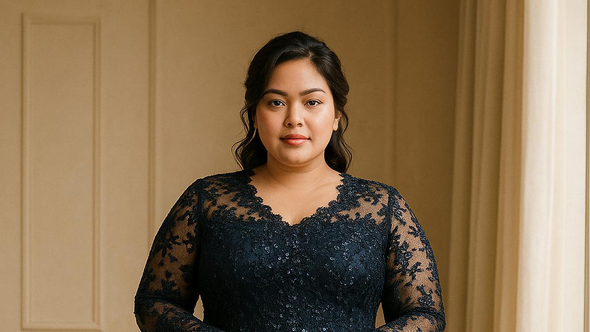 9 Model Kebaya Panjang Brokat untuk Orang Gemuk yang Anggun dan Stylish