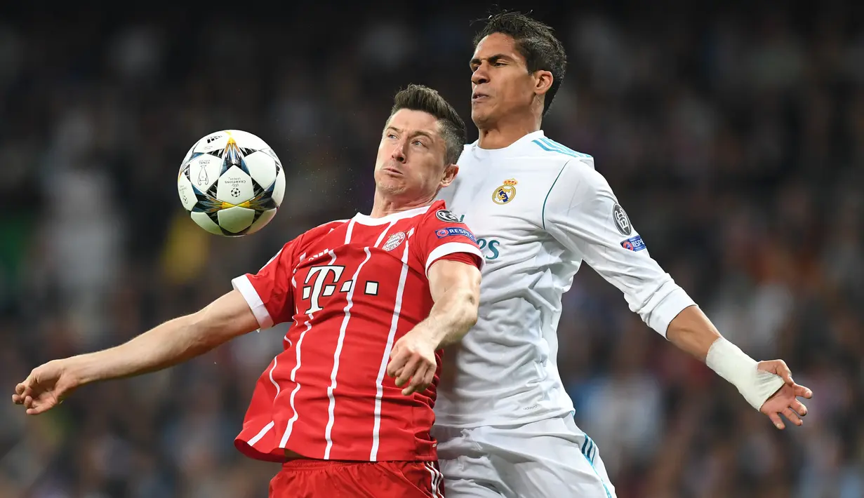 3. Robert Lewandowski - Kepada Sky Sports, Niko Kovac mengungkap anak asuhnya berniat meninggalkan Bayern Munchen pada musim ini. Real Madrid dan Manchester United menjadi dua klub terdepan yang berpeluang mendapatkan jasanya. (AFP/Christof Stache)