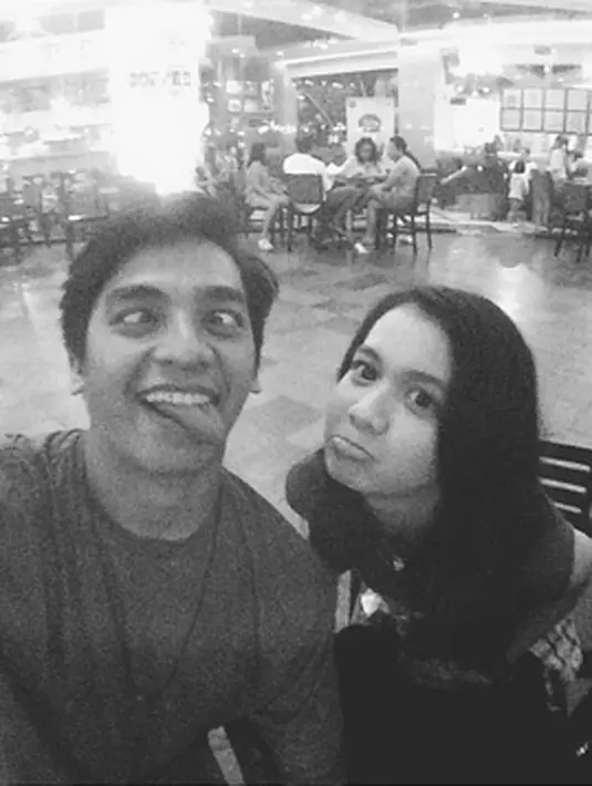 Dea mengaku nyaman jika berada di dekat Bakti. Rupanya artis pemeran 'Bidadari 3' ini menyukai sosok Bakti yang humoris. (via instagram/@deaaannisa)