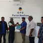 Syamsuddin Karlos kembalikan formulir pendaftaran bacabup ke Partai NasDem (Liputan6.com/Fauzan)