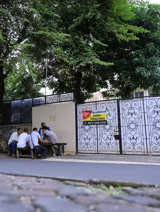 Setelah jatuh miskin, Irwan Yusuf kerap mengunjungi rumah Marshanda. Meskipun tidak rutin, Irwan Yusuf mengunjunginya dua bulan sekali. (Adrian Putra/Bintang.com)