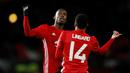 Pemain MU, Paul Pogba, merayakan gol yang dicetak Jesse Lingard ke gawang Feyenoord pada matchday kelima Grup A Liga Europa 2016-2017, di Stadion Old Trafford, Jumat (25/11/2016) dini hari WIB. (Action Images via Reuters/Carl Recine)