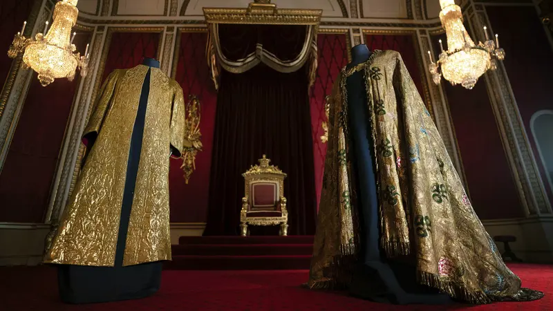 Pakaian bersejarah yang akan dikenakan Raja Charles selama penobatannya
