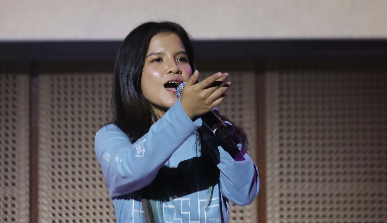 Penyanyi sekaligus penulis lagu Idgitaf menghadiri peluncuran Home Sweet Loan The Musical di Jakarta, Kamis (6/8/2026). Dalam adaptasi novel karya Almira Bastari ini, Idgitaf menciptakan lima lagu orisinal yang akan menjadi bagian dari pertunjukan musikal yang dijadwalkan berlangsung pada 30 September hingga 18 Oktober 2026 di Graha Bhakti Budaya, Taman Ismail Marzuki, Jakarta. (KLY/ Budy Santoso)