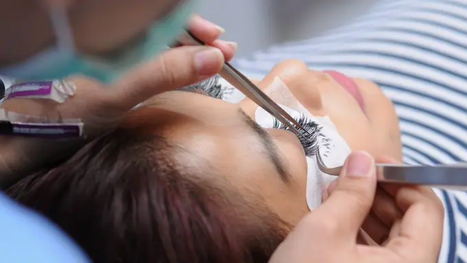 Sebelum Coba Eyelashes Extention, Ini 5 Tahap yang Mesti Dijalani