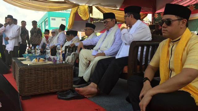 Ma'ruf Amin Sambangi Ponpes Babakan Ciwaringin Cirebon, Santri Rebutan Cium Tangan