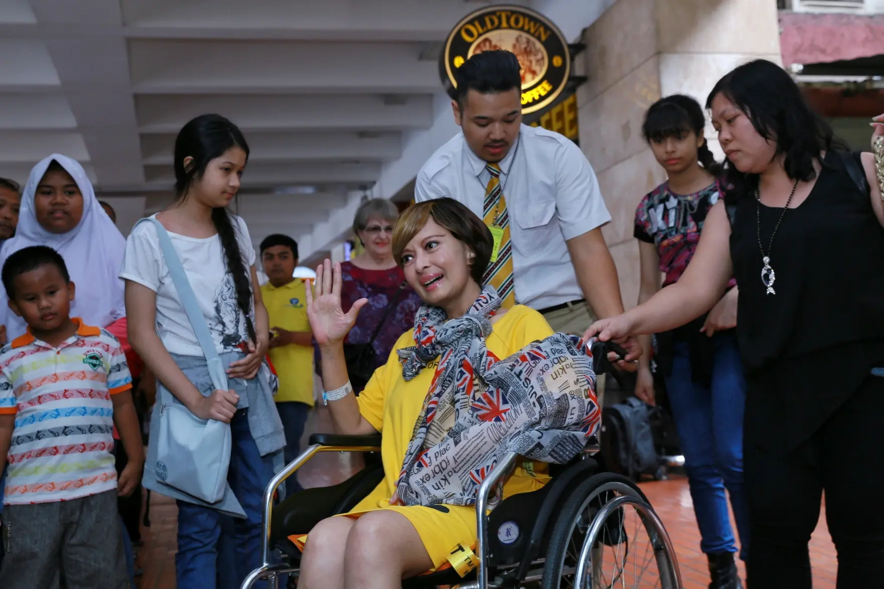 Yana Zein Tiba di Bandara Soekarno-Hatta (Adrian Putra/bintang.com)