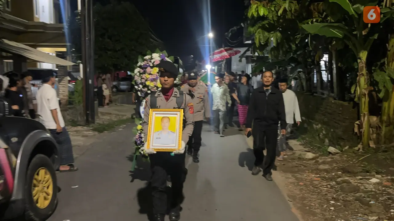 Anggota Polres Sukabumi meninggal dunia dalam tugas membantu evakuasi dan penanggulangan bencana di Kabupaten Sukabumi (Liputan6.com/Istimewa).