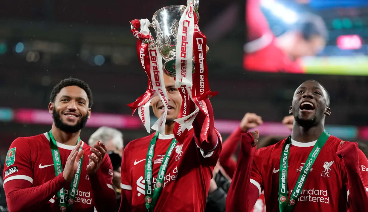 Ini menjadi trofi pertama Liverpool di musim 2023/2024. (AP Photo/Alastair Grant)
