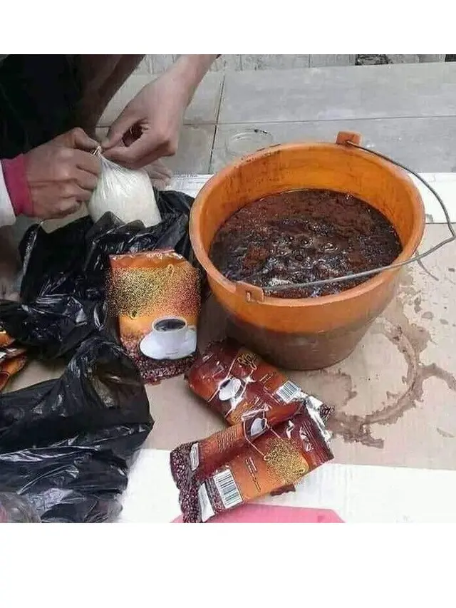 6 Cemilan Kuli Bangunan saat Bekerja Ini Bikin Tepuk Jidat