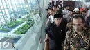Ketua DPR Ade Komarudin, Komisi V DPR dan Dirut Angkasa Pura 2 Budi Karya Sumadi saat meninjau Terminal 3 Ultimate di Bandara Soekarno Hatta Banten, Rabu (29/6). (Liputan6.com/Johan Tallo)