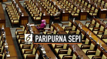 Barisan kursi kosong saat rapat paripurna ke-9 tahun 2019 di ruang sidang Paripurna Nusantara II, Kompleks DPR/MPR, Jakarta, pada Selasa (17/9). Rapat paripurna DPR hari ini mengagendakan pengesahan dua Rancangan Undang-undang (RUU) menjadi Undang-un...
