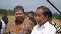 Presiden Joko Widodo didampingi Menko Perekonomian Airlangga Hartarto ketika meresmikan KEK Lido di Kabupaten Bogor, Provinsi Jawa Barat, Jumat (31/3/2023). Ditetapkan melalui Peraturan Pemerintah Nomor 69 Tahun 2021, KEK Lido memiliki luas lebih kurang 1.040 hektare dan berkomitmen untuk merealisasikan investasi hingga USD2.4 miliar atau setara Rp32 triliun serta menyerap 29.545 tenaga kerja dalam kurun waktu 20 tahun. (Dok. Kemenko Perekonomian)