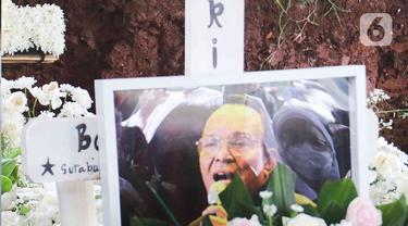 Pemakaman Bob Tutupoly
