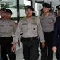 Wakil Ketua MKD, Kahar Muzakir dikawal polisi saat meninggalkan ruang sidang kasus dugaan pelanggaran etik Ketua DPR Setya Novanto di komplek Parlemen, Senayan, Jakarta, Selasa (1/12/2015). (Liputan6.com/Johan Tallo)