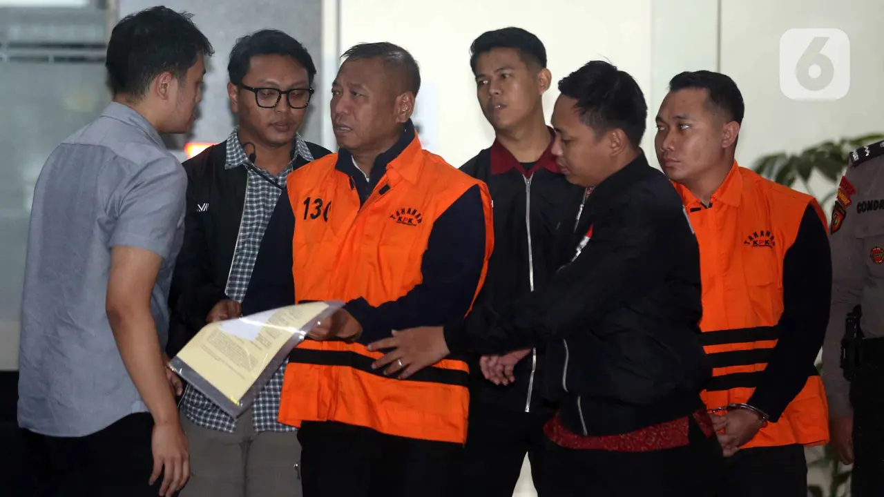 KPK Tahan Bupati Tulungagung Gatut Sunu Wibowo Beserta Ajudannya