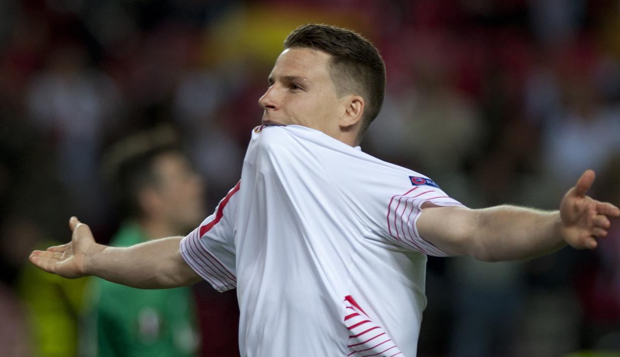 4. Kevin Gameiro (22 gol) - Pemain asal Prancis ini mencetak ke-22 golnya di ajang Liga Europa untuk 3 klub, Sevilla, Paris Saint-Germain dan Strasbourg. Kevin Gameiro saat ini memperkuat Valencia. (AFP/Jorge Guerrero)