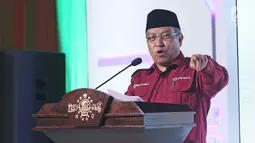 Ketua Umum PBNU Said Aqil Siradj memberikan sambutan pada peluncuran aplikasi NU Mobile di Jakarta, Jumat (17/11). PBNU meluncurkan aplikasi mobile NU, Televisi NU Channel Data Center hingga mobil halal investigasi. (Liputan6.com/Herman Zakharia)