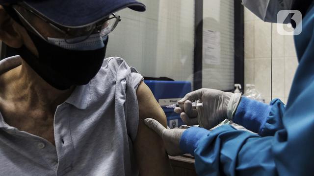 FOTO: Program Vaksinasi Booster COVID-19 Sasar Kelompok Rentan