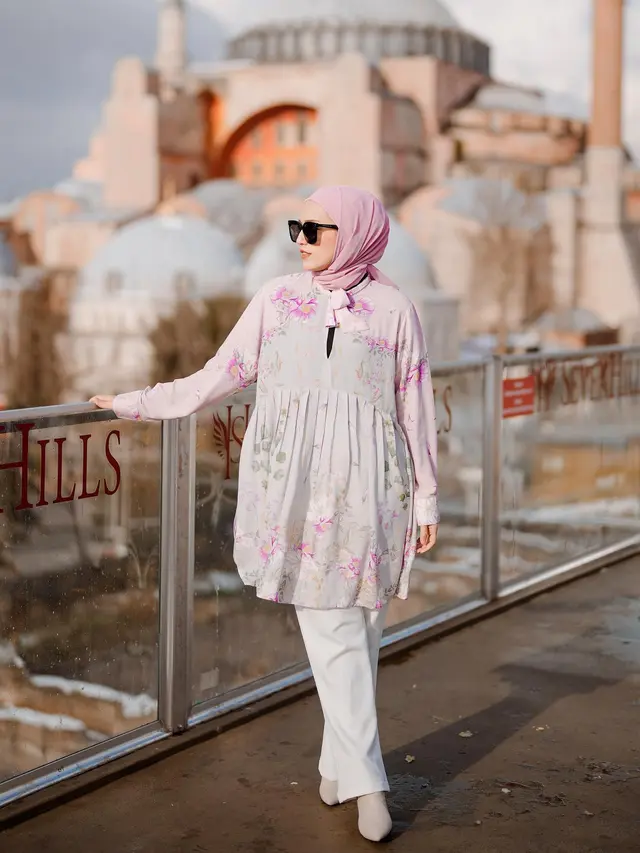 Tampil Stylish, Ini 7 Pemotretan Adelia Pasha saat Liburan di Turki
