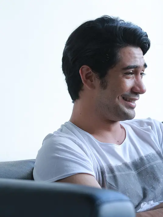 "Kita perlu mengetahui latar belakang dia di masa anak-anak, remaja, kuliah. Penting karena cerita film ini bisa menginspirasi keberanian generasi muda" tutur Reza. (Galih W. Satria/Bintang.com)