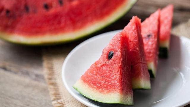 Usir Sakit Kepala dengan Semangka