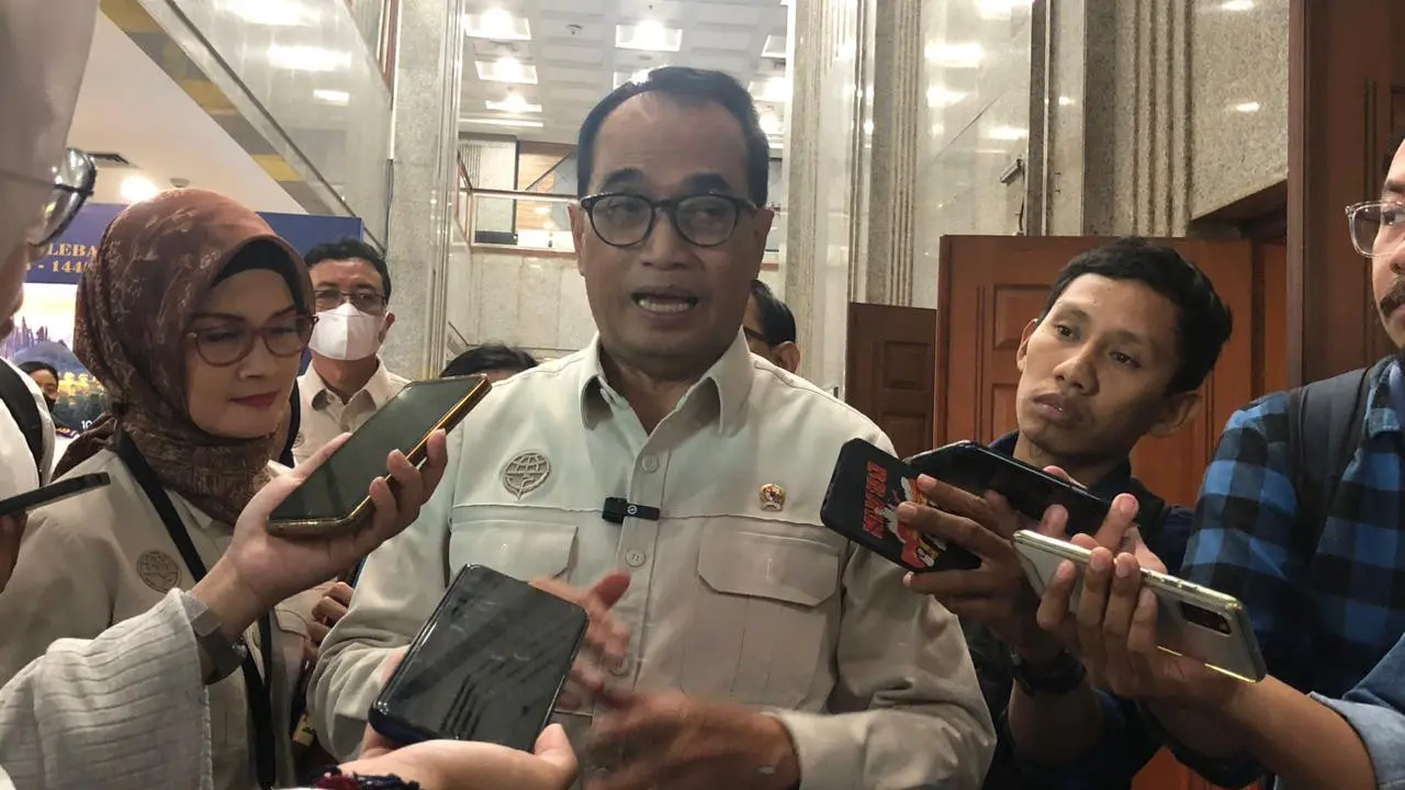 Menteri Perhubungan (Menhub) Budi Karya Sumadi saat penutupan Posko Terpadu Angkutan Lebaran tahun 2024, Jumat (19/4/2024). (Tira/Liputan6.com)