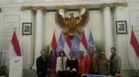 Menteri Luar Negeri RI Retno Marsudi bersama dengan UN Resident Coordinator di Indonesia, Anita Nirody (ketiga dari kiri) dan sejumlah pejabat di Gedung Pancasila Kemlu RI saat Seminar UN Days (27/10/2017) (Rizki Akbar Hasan/Liputan6.com)