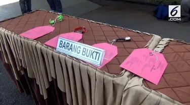 Seorang pria tega mencekik dan memukul mantan pacarnya hingga tewas. Pelaku sebelumnya merasa sakit hati oleh perkataan korban.