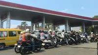 Antrean BBM Mengular di Jember, Pertamina Minta Warga Tak Panic Buying