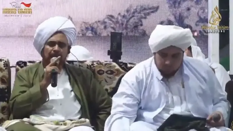 Habib Umar bin Hafidz dalam acara Multaqa Ulama di Ponpes Tebuireng, Jombang, Jawa Timur. (Foto: SS YT Al Wafa Tarim)