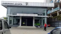 Polisi: Peneror Showroom Lamborghini Lepaskan Tembakan dari Tol