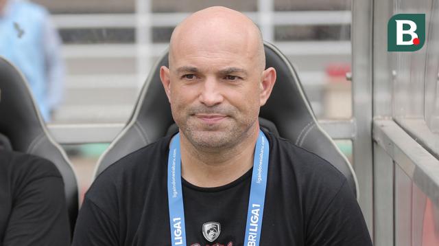 Pelatih kepala PSM Makassar, Bernardo Tavares saat laga pekan ke-3 BRI Liga 1 2023/2024 menghadapi Persikabo 1973 di Stadion Pakansari, Cibinong, Bogor, Jumat (14/7/2023). (Bola.com/Abdul Aziz)
